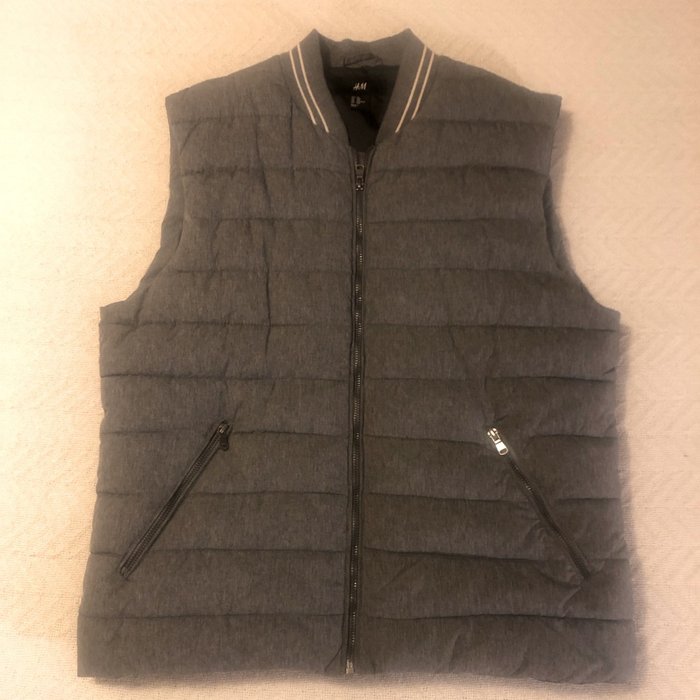 H&M Gray printed puffer vest with ribbed collar. Size 50 EU/40 US.